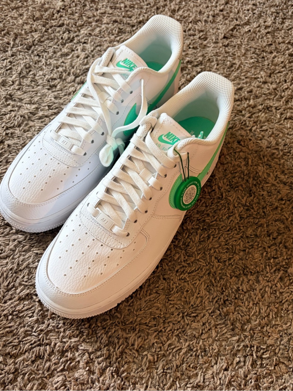 Nike WMNS Air Force 1 '07 White with Light Green Accents - Picture 3 of 5